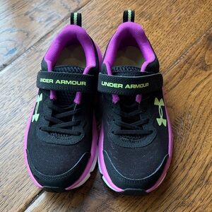 Under Armour Kids Black & Purple Sneakers (2Y)